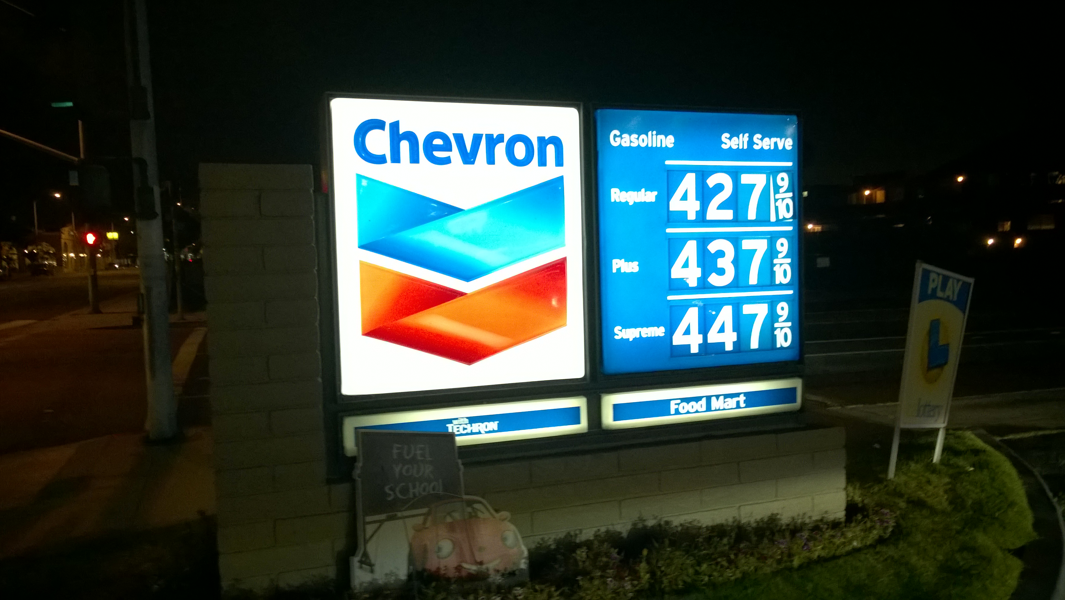 Chevron hikes dividend by 0.9%